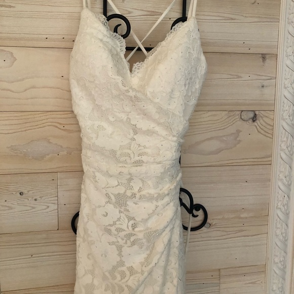 La Femme - 29939 Lace Scalloped V Neck Sheath Dress - Picture 6 of 11